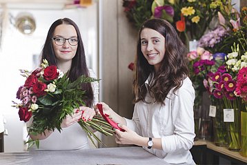 SALESPERSON - FLORIST